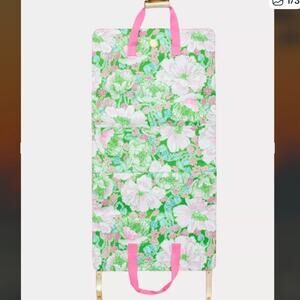 Lilly Pulitzer New Pattern Putting Green Poppyland Foldable Garment Bag NWT